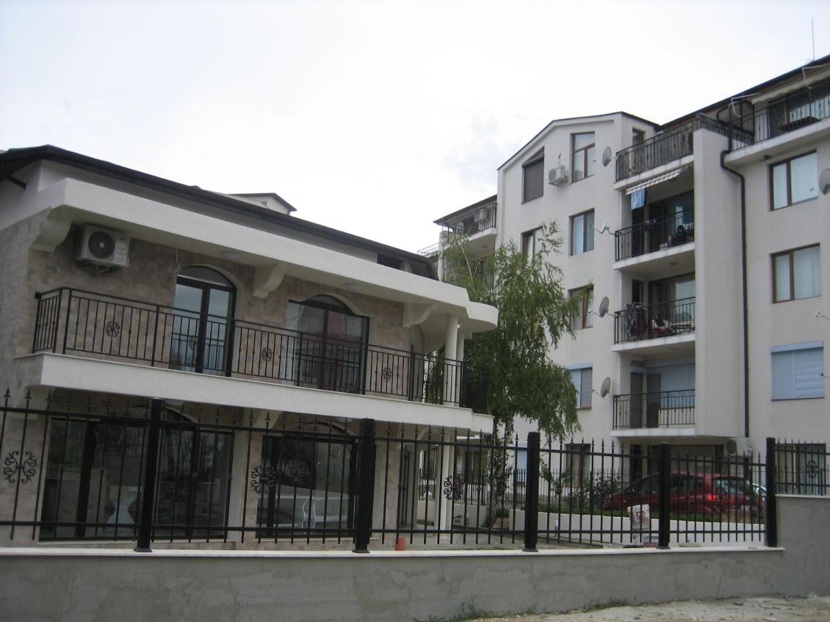 רבדה Apartment Lazur By The Sea מראה חיצוני תמונה